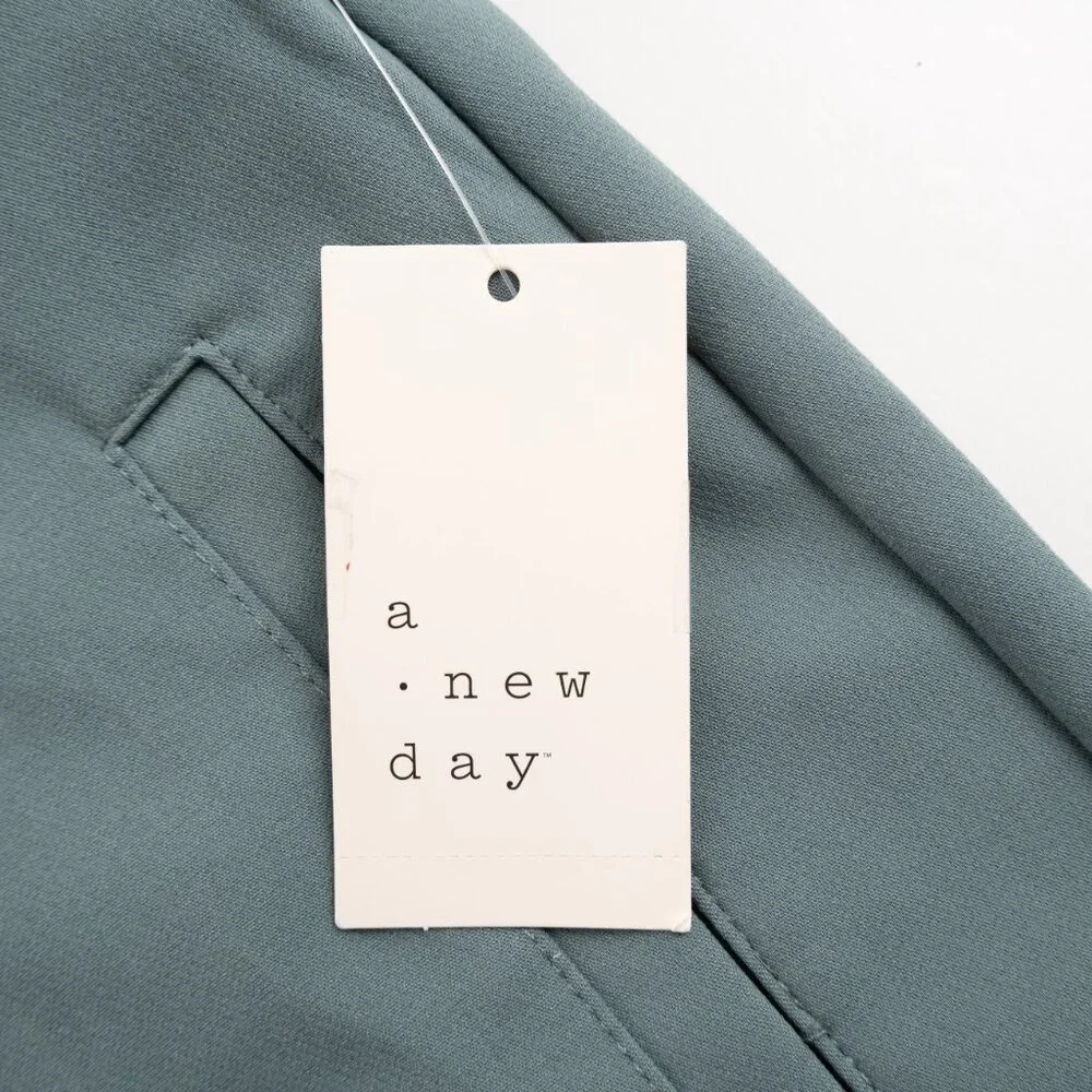 NEW A NEW DAY Turquoise Stretch Midi Shorts high rise size 16